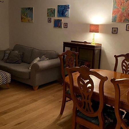 Lovely 3 Bedroom House In The Centre Of Лавенем Екстер'єр фото